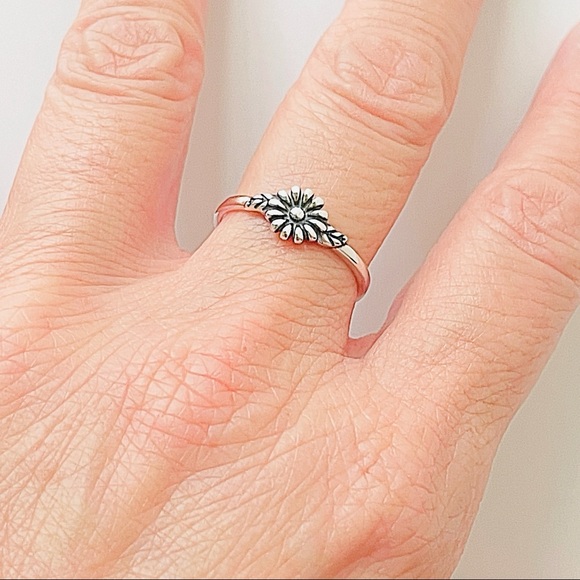 Mini Daisy Ring main image 1